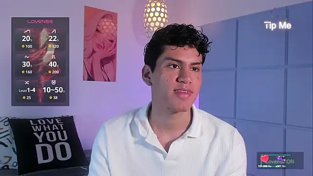Snapshot of NicoGreys chatting on October 3, 6:18 am NicoGreys online show from October 3, 6:18 am