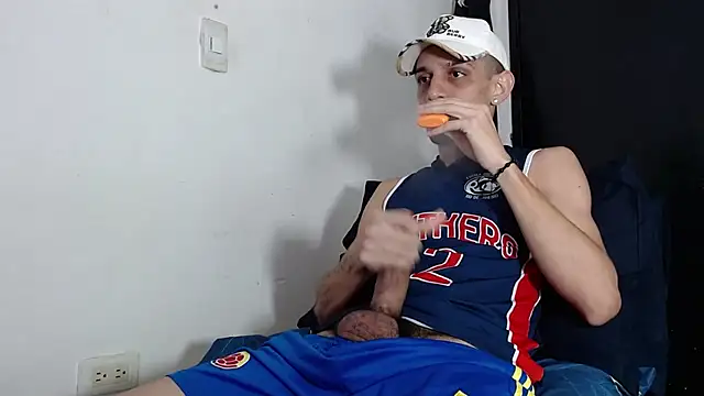 LATINO27CM online show from February 2, 5:39 am