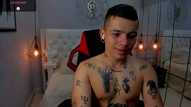 wildthor26 online show from October 13, 3:23 am