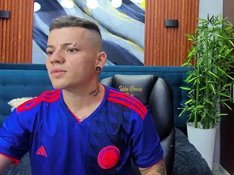 wildthor26 online show from January 17, 2:36 am