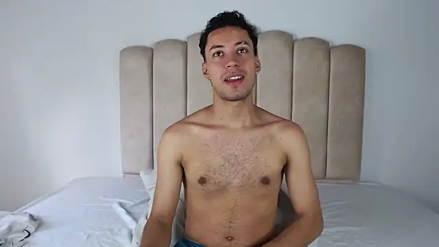 aroncooper1 online show from November 11, 9:09 pm