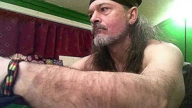 HippieDad333 online show from April 2, 8:11 am