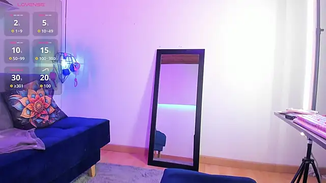 Moon Fox online show from November 9, 9:30 pm