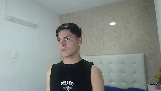 Aaron Foxxx online show from December 13, 8:26 pm