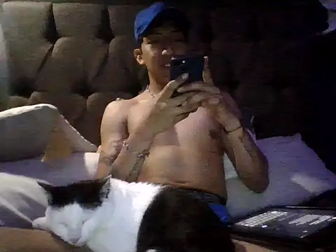 Snapshot of sad_fucking_boy chatting on October 7, 2:37 am sad fucking boy online show from October 7, 2:37 am