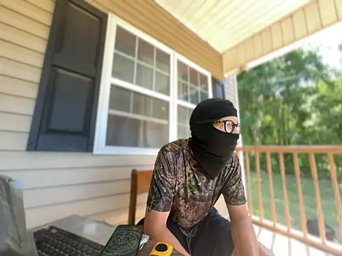 ThrowedWorldWide online show from April 15, 3:12 pm