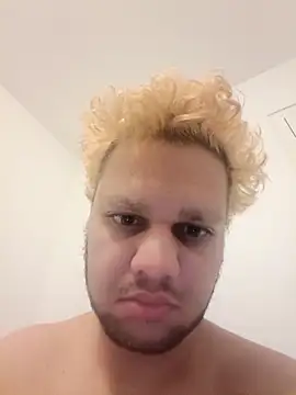 Snapshot of James55pp chatting on October 25, 7:48 pm James55pp online show from October 25, 7:48 pm