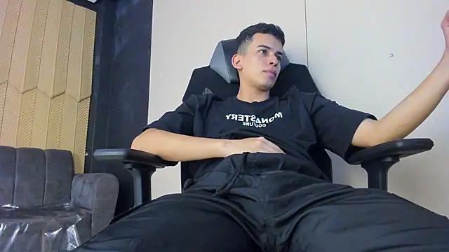 JuanSixx online show from December 14, 9:00 pm