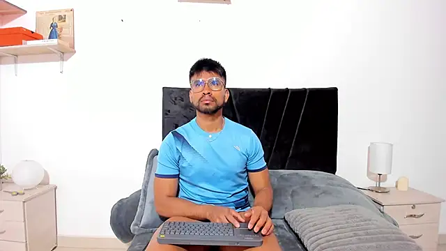 Taylormaccurdy  online show from February 27, 4:50 pm