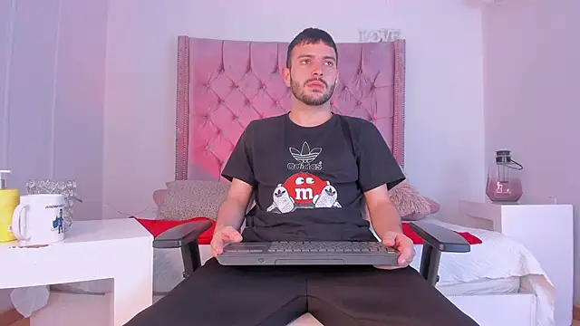 VynnyBlacke  online show from November 20, 9:13 pm