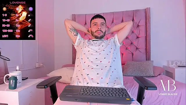 VynnyBlacke  online show from November 4, 9:16 pm