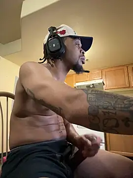 thefreakscomeoutatnight online show from February 14, 8:31 am