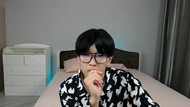 KaiChicken online show from December 4, 1:12 am