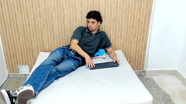 ISRAEL GRAY online show from October 18, 7:41 pm