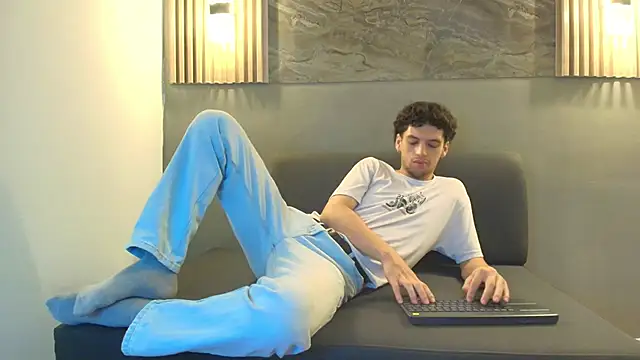 ISRAEL GRAY online show from October 15, 7:32 pm