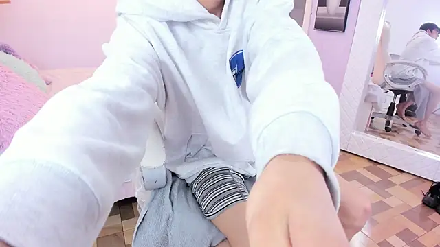 Hottie Guy online show from November 13, 6:01 pm