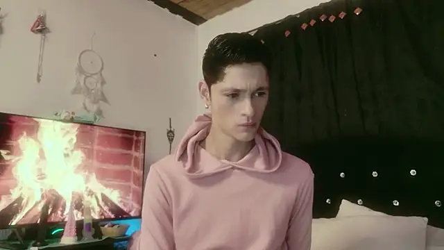 Tyler cat online show from October 30, 10:44 pm