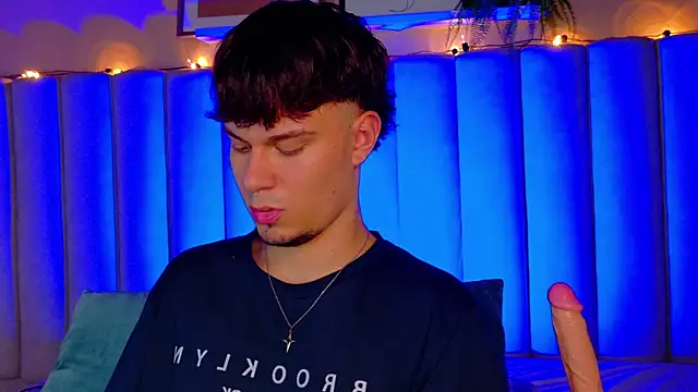 LiamThunder05  online show from November 3, 3:10 am