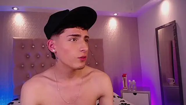 MateoMitchell online show from November 11, 9:31 pm