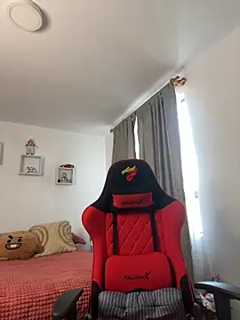 Ezzio Scolaro online show from November 15, 1:02 pm