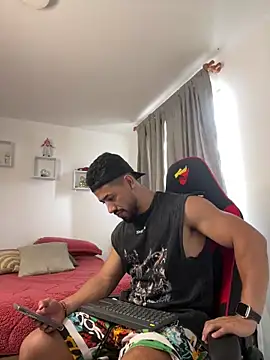 Ezzio Scolaro online show from February 8, 8:24 pm