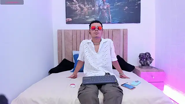 Timothe Evans online show from November 18, 7:28 pm