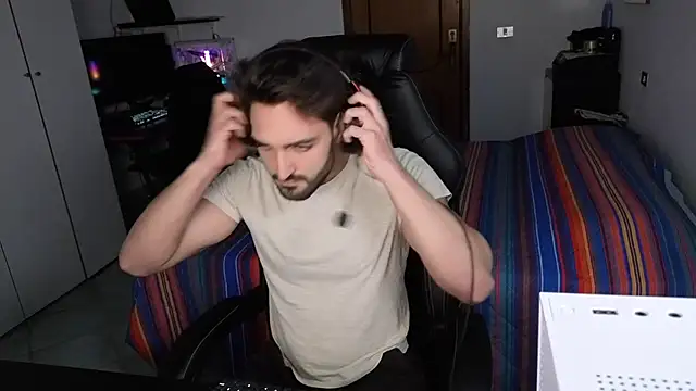 Al3xox02 online show from March 25, 9:41 pm