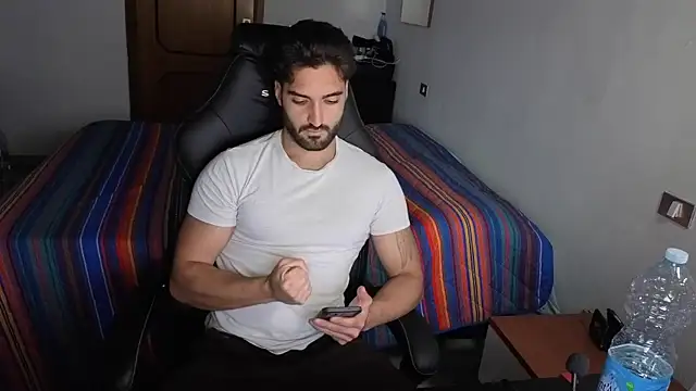 Al3xox02 online show from April 15, 6:08 pm