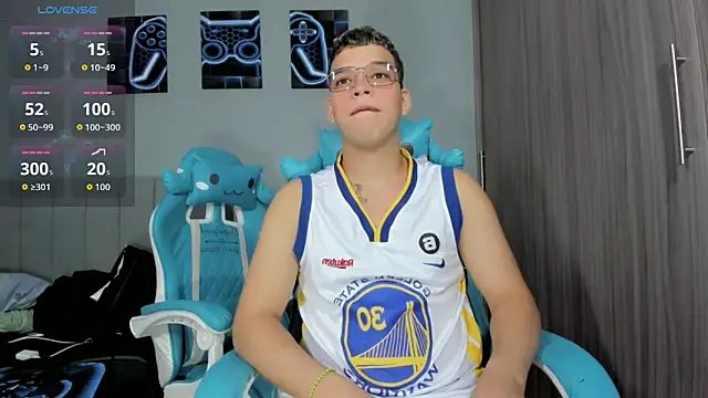 alex boyy online show from October 6, 6:40 am