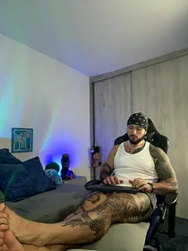 Dave-Max01 online show from November 22, 1:32 pm