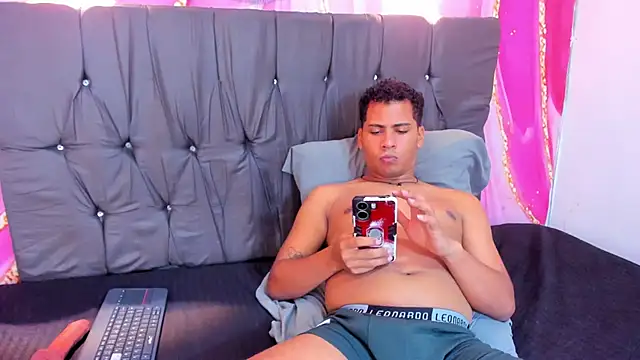 Snapshot of Raphael_LatinBoy chatting on October 16, 4:31 am Raphael LatinBoy online show from October 16, 4:31 am