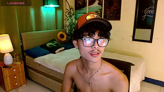 AsianCarl online show from November 6, 4:43 pm