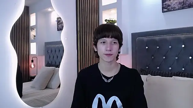 Emo Boy  online show from April 9, 8:26 pm