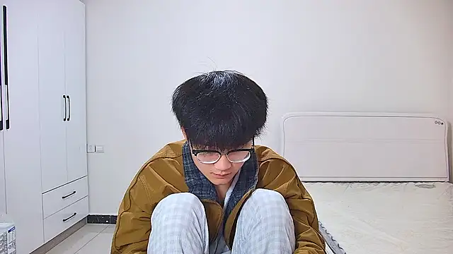 KK-cuteboy online show from May 3, 12:08 pm