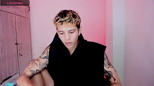 tylernova online show from April 7, 3:28 am