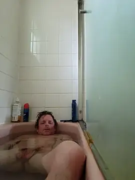 Snapshot of Akdecline chatting on October 9, 2:05 am Akdecline online show from October 9, 2:05 am