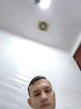 Snapshot of andriu656 chatting on October 21, 1:42 am andriu656 online show from October 21, 1:42 am