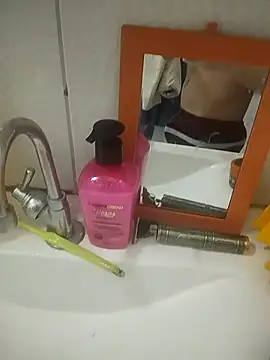 Guilhermekovaliosky online show from December 15, 1:52 pm