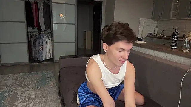 Jeremy1Scott online show from November 10, 7:02 am