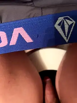 LilCheeky online show from December 14, 4:30 am