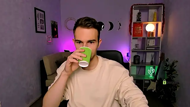 astren villo online show from March 13, 6:43 am