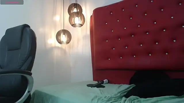 AmethystShadow17 online show from December 14, 9:11 pm