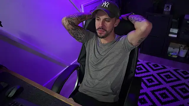 monsieurguitsxxx online show from December 1, 3:15 pm