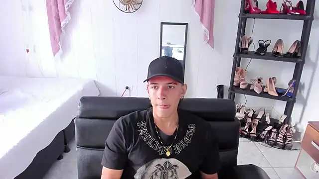 Hayden Boy  online show from November 21, 7:24 pm