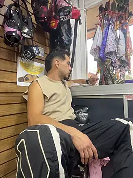 Leonardmoppet online show from December 15, 10:40 pm