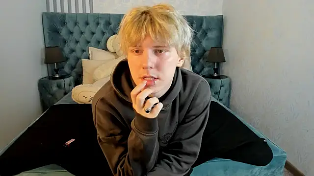 KevinMilky online show from October 22, 2:43 pm