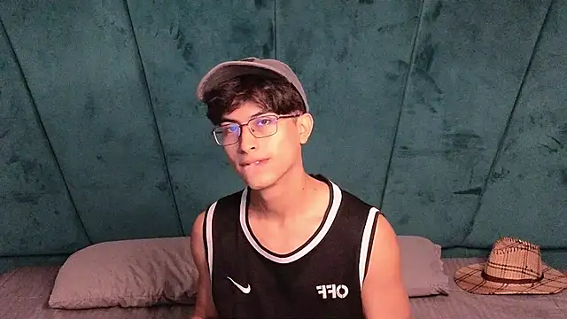 Aaron Eze online show from March 21, 11:25 am