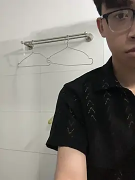 liamhn2k4 online show from April 15, 11:21 am