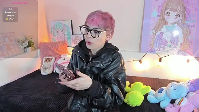 Strawberry Kitty  online show from December 5, 4:19 am