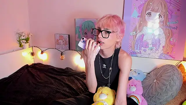 Strawberry Kitty  online show from October 29, 2:09 pm